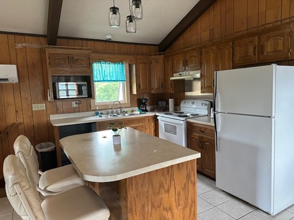 Full kitchen