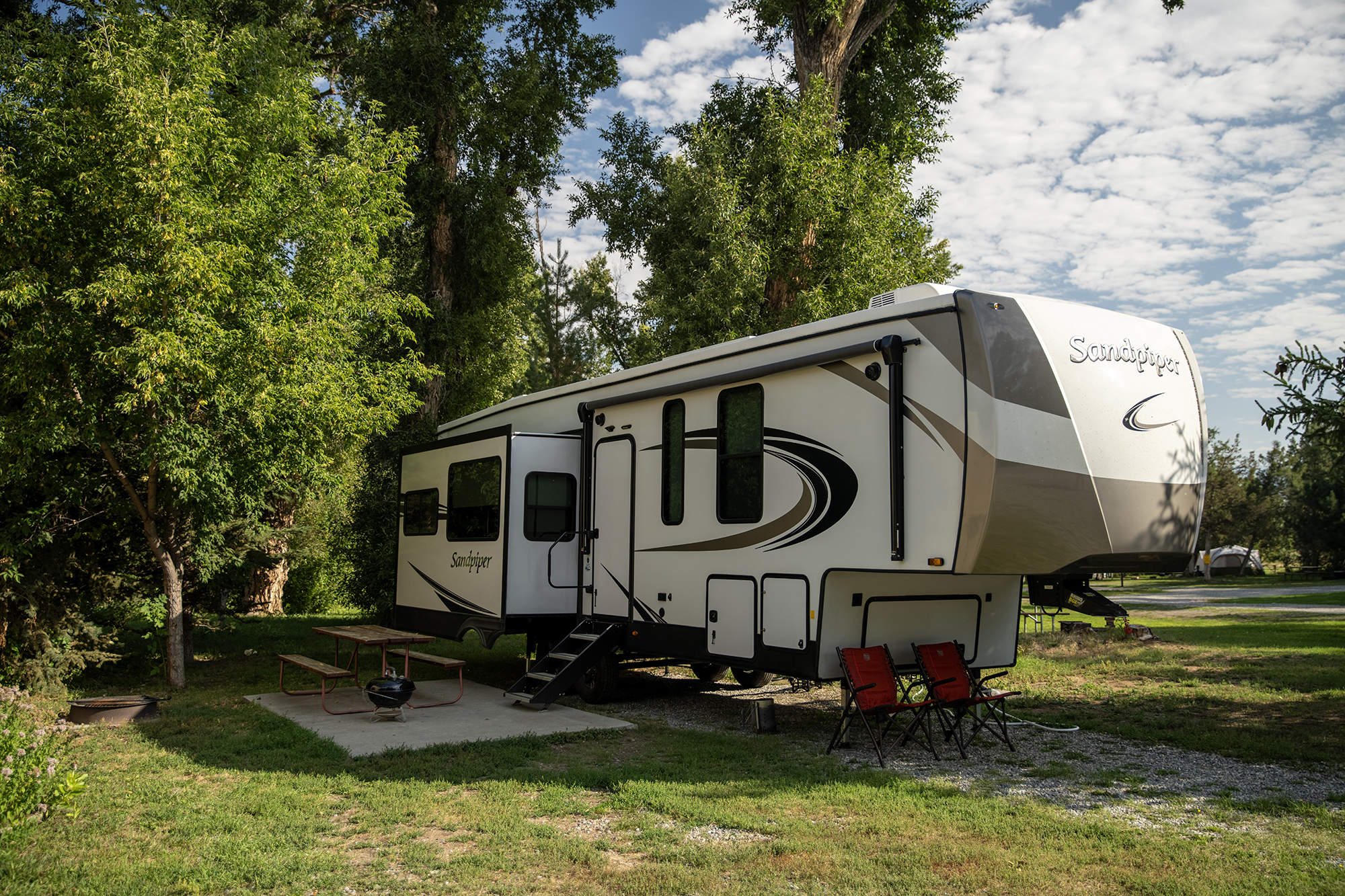 RV 72 - Back-In 50/30 AMPS FHU, Shade