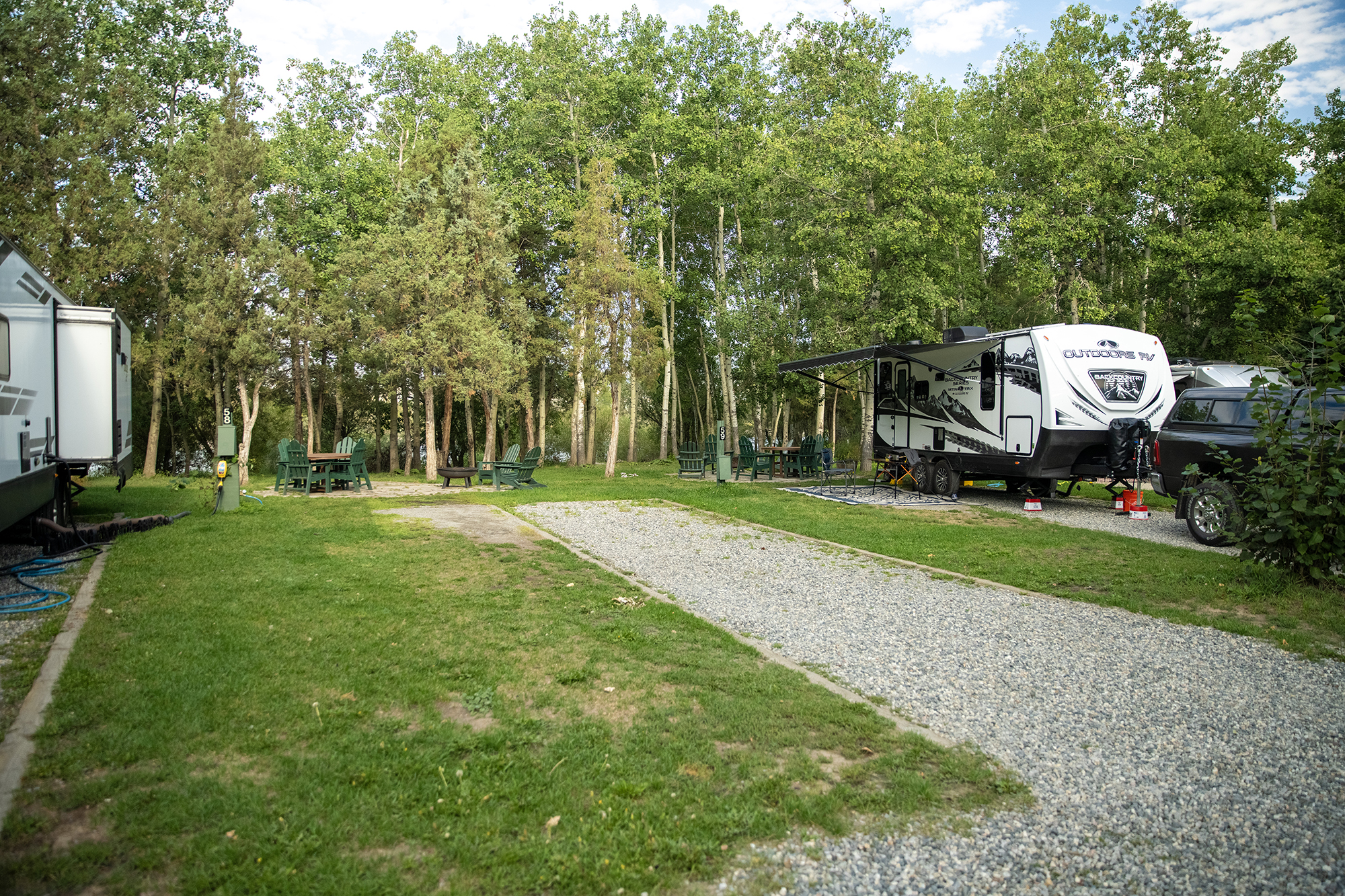 RV 59 - Back-In 50/30 AMPS FHU KOA Patio, Riverfront