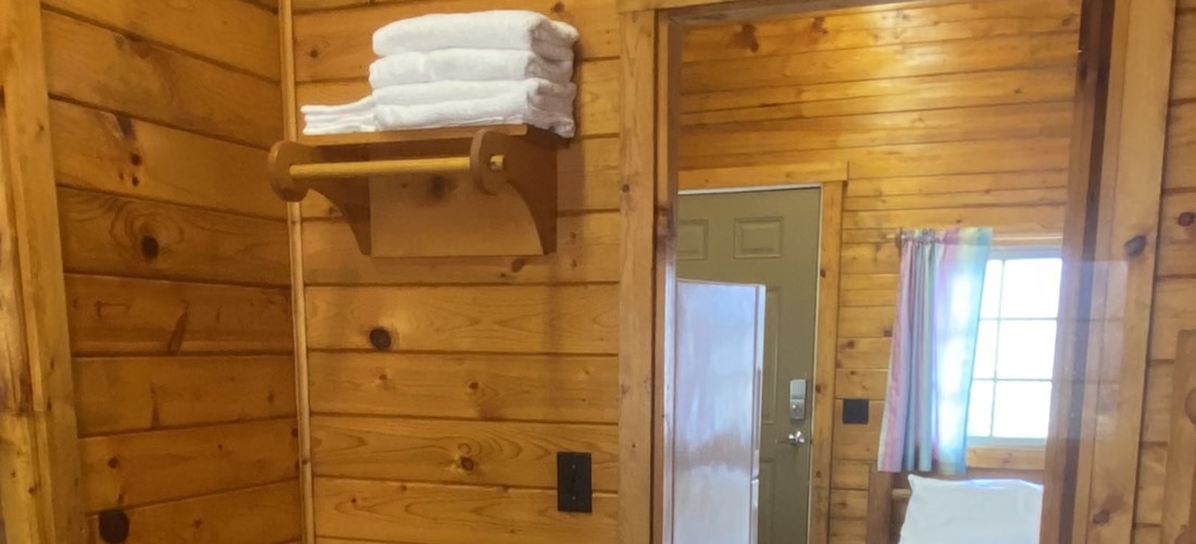 Deluxe cabins include 4 Towels, 4 Washcloths, 2 Hand-towels