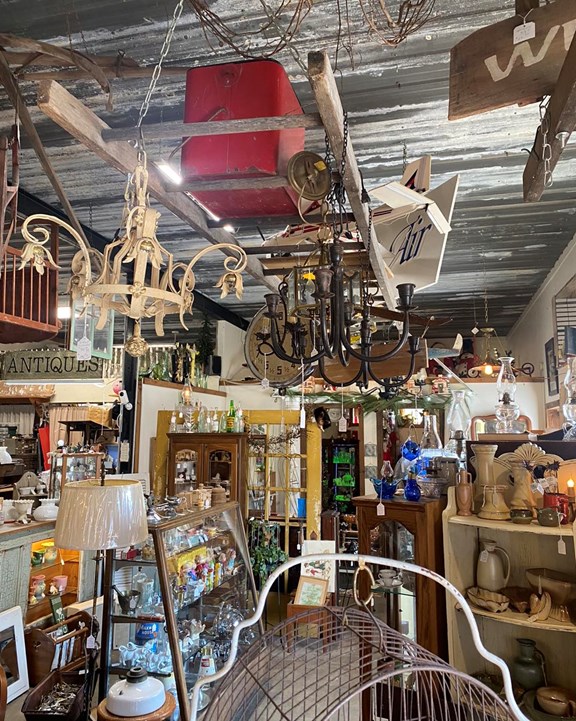 Country Creations Antiques Hide-Away