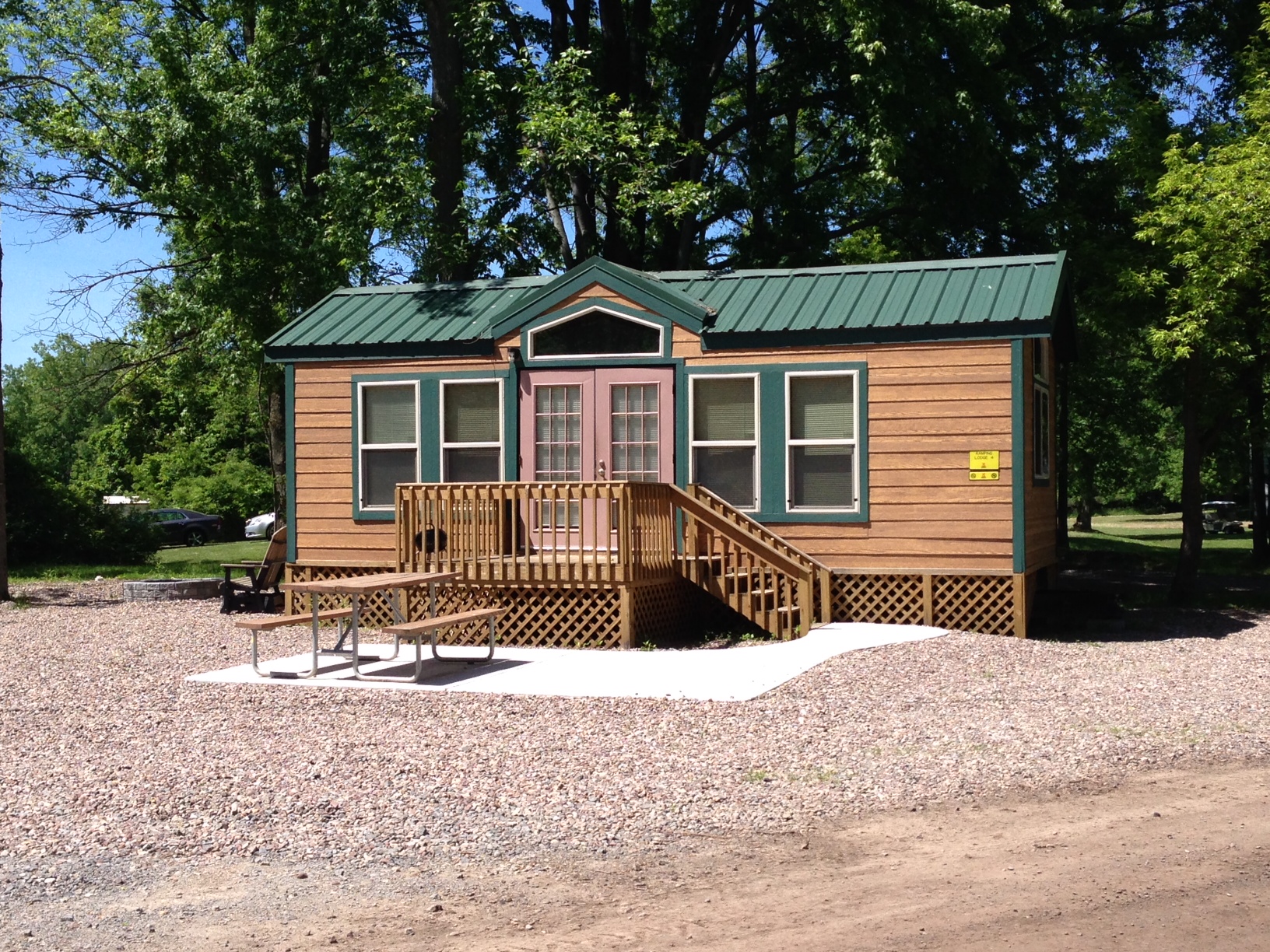 6 Person Lodge. KL10.