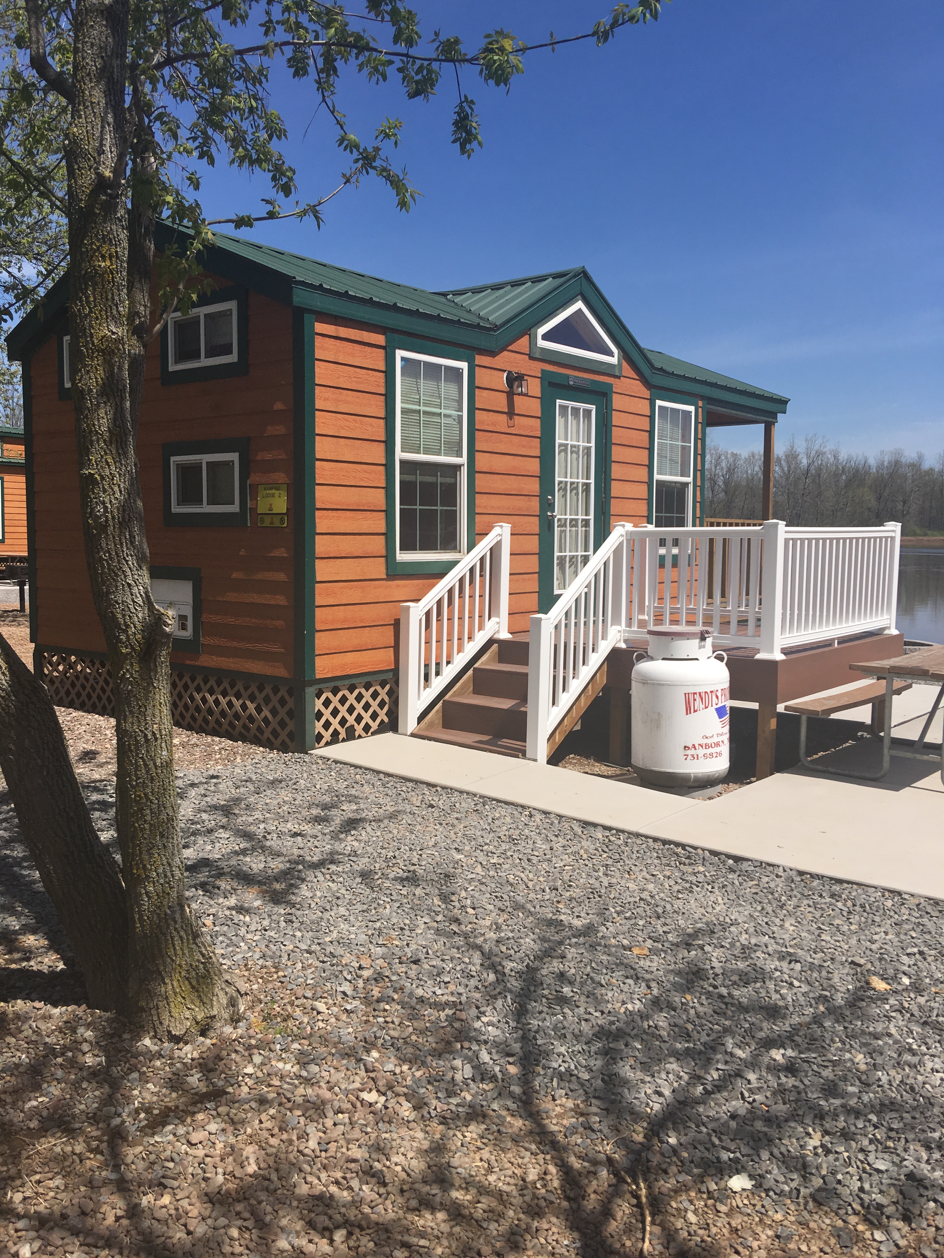 Deluxe Cabin (Full Bath with Tub & Shower), Patio Pictures Medina