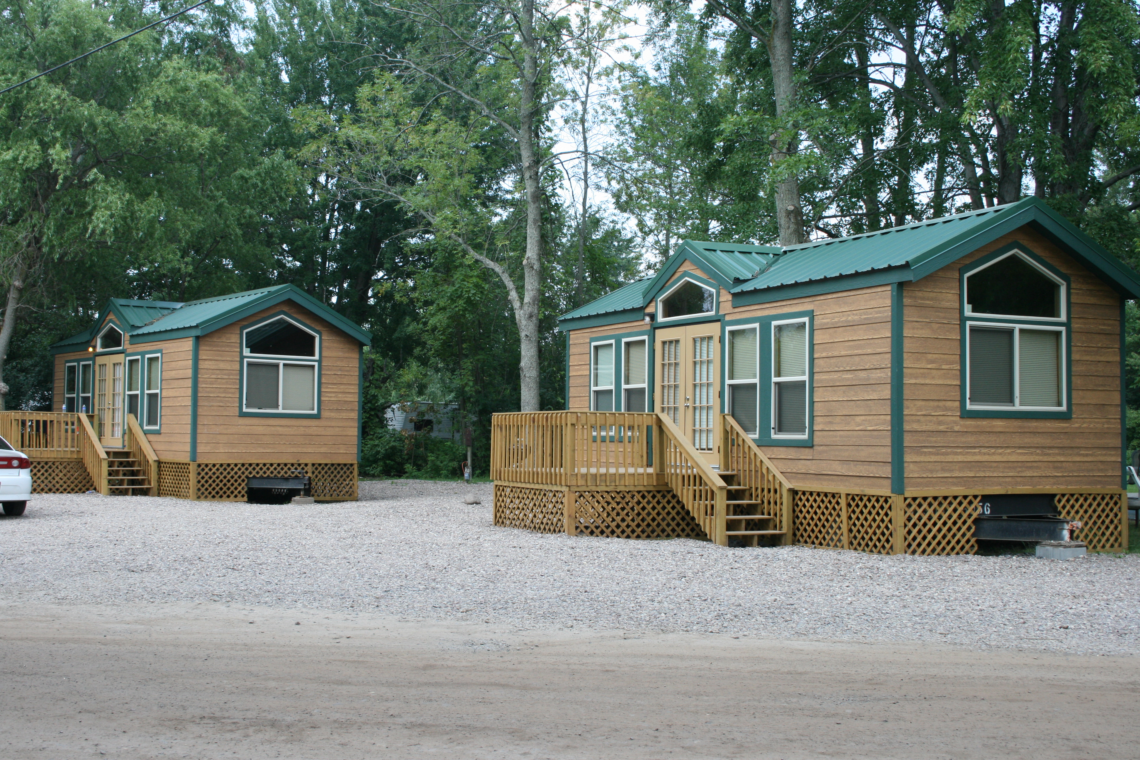 Deluxe Cabins KL09 & KL10.