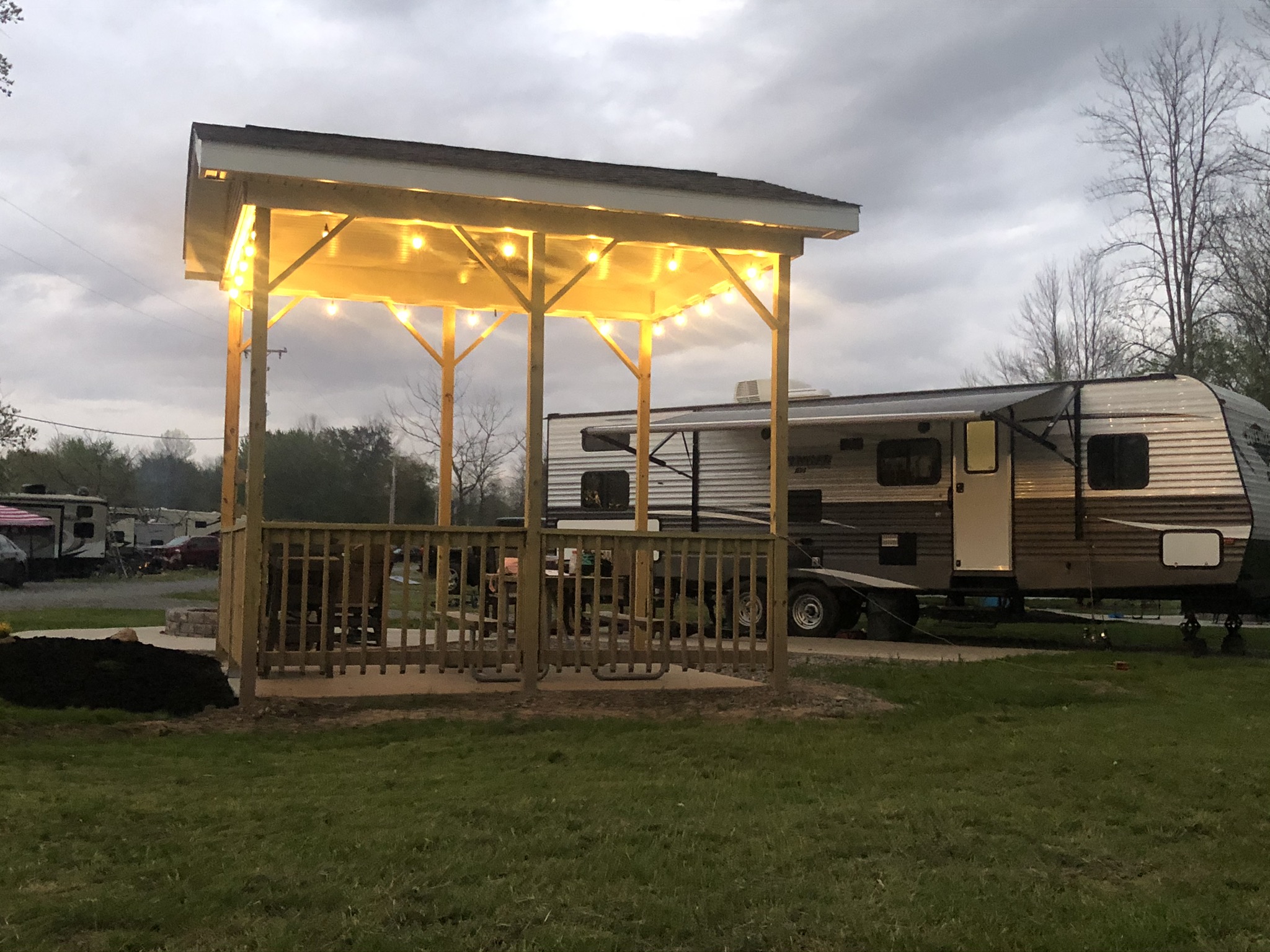 Deluxe Cabin (Full Bath with Tub & Shower), Patio Pictures Medina