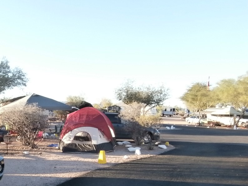 Tent, No hookups Get a good night's sleep in these dry camping sites. Located just a few steps from the restrooms, showers, hot tub and pool, what could be more convenient? Sites are limited so book now!