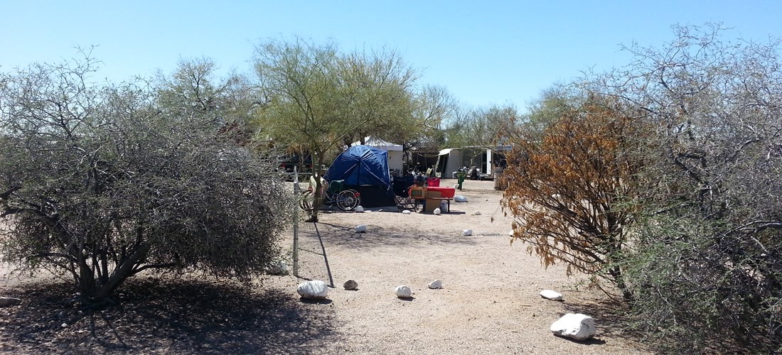 Tent, No hookups Get a good night's sleep in these dry camping sites. Located just a few steps from the restrooms, showers, hot tub and pool, what could be more convenient? Sites are limited so book now!