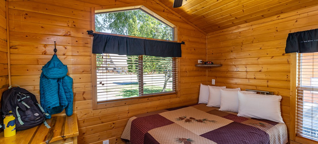 Big Bear Deluxe Cabin Bedroom