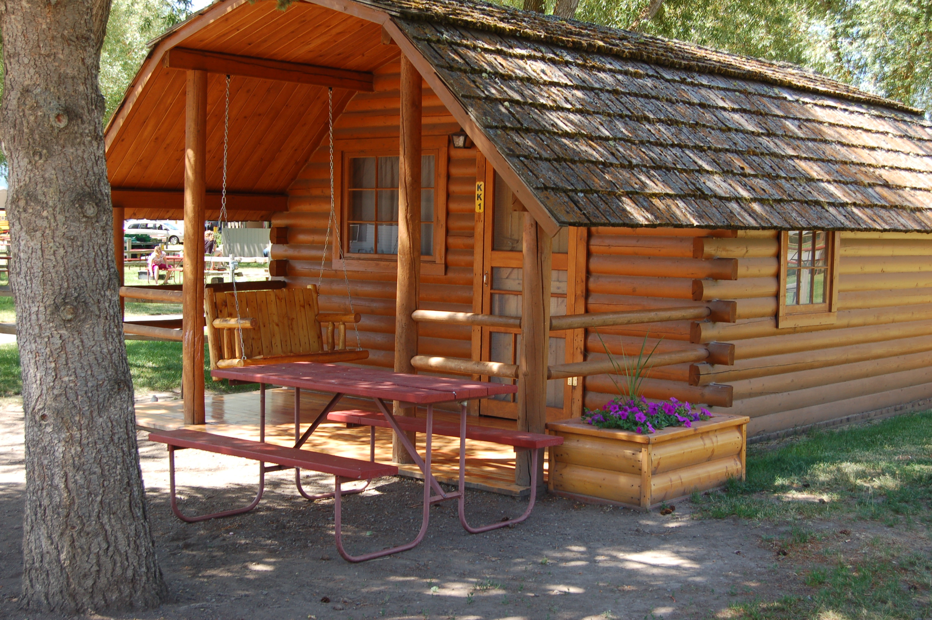 Cabin Sleeps 6 / 2 Room Camping Cabin