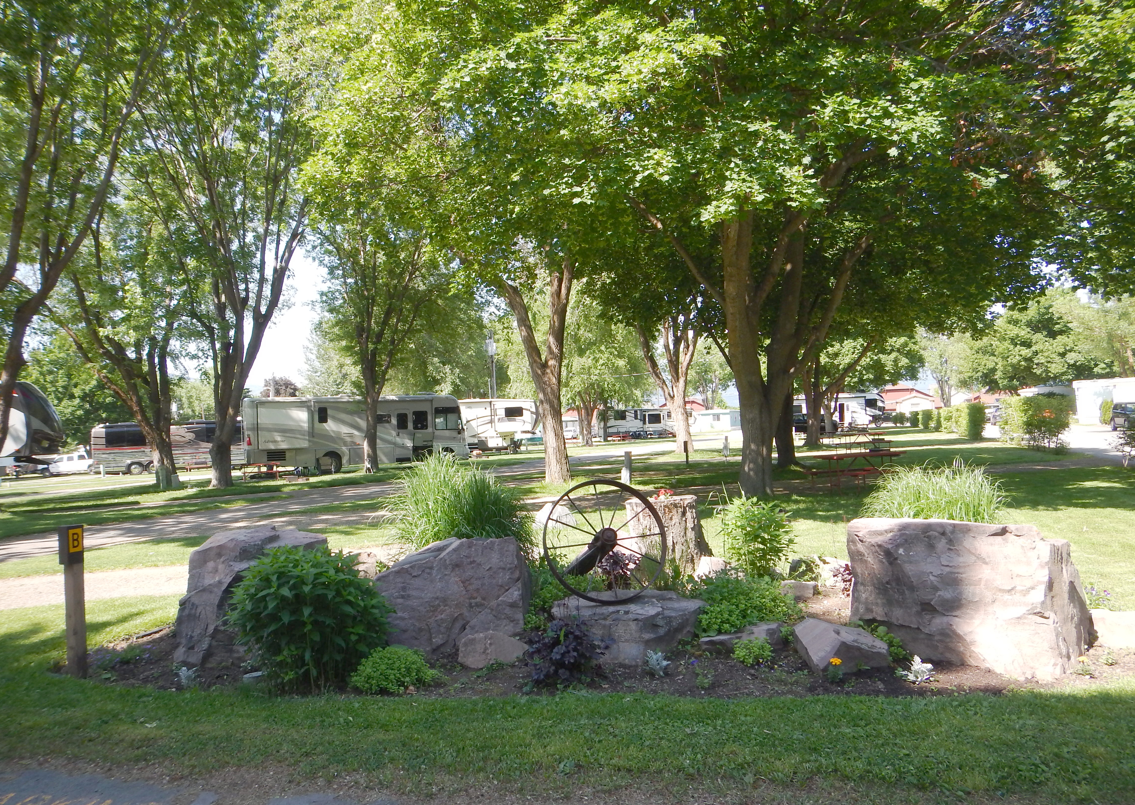 Missoula KOA Deluxe RV w/ extra parking