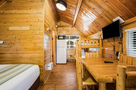 Deluxe Cabin, 1 Room (Full Bath with Shower) – Sleeps 4