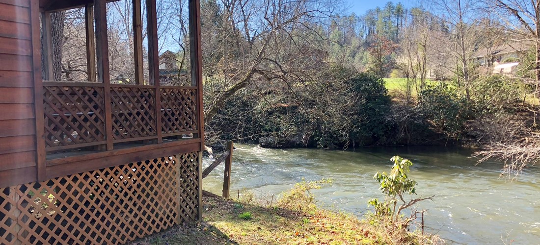 Riverfront Deluxe Cabin #4