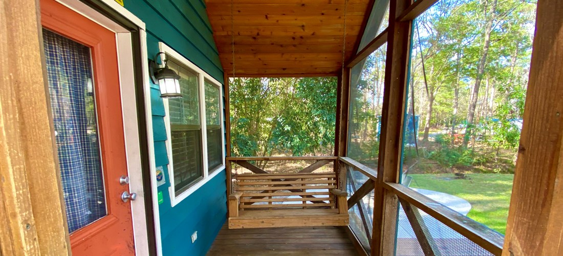 Deluxe Cabin Hill Side Entry Porch