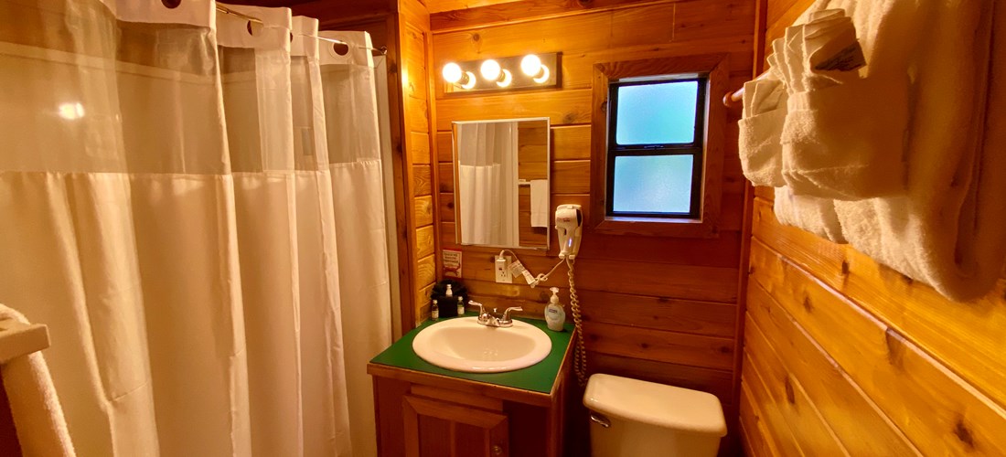 Deluxe Cabin Hill Side Entry Bathroom