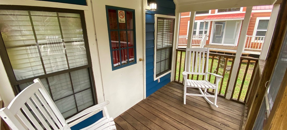 Deluxe Cabin Waterfront (Porch)