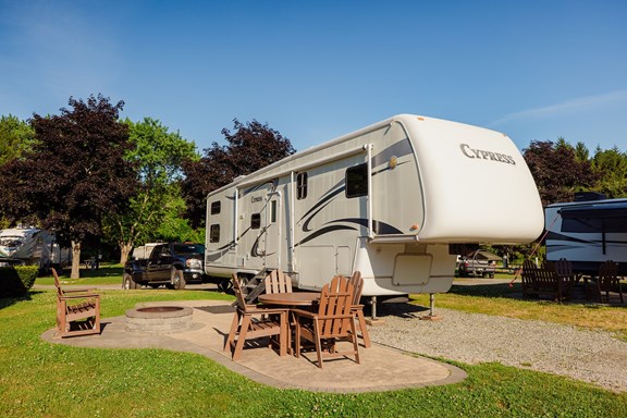 Pull-Thru 50/30 AMPS FHU KOA Patio®, Big-Rig