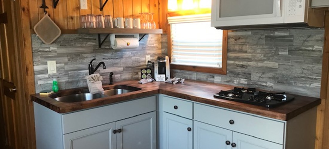 Poolside Deluxe Cabin 33'