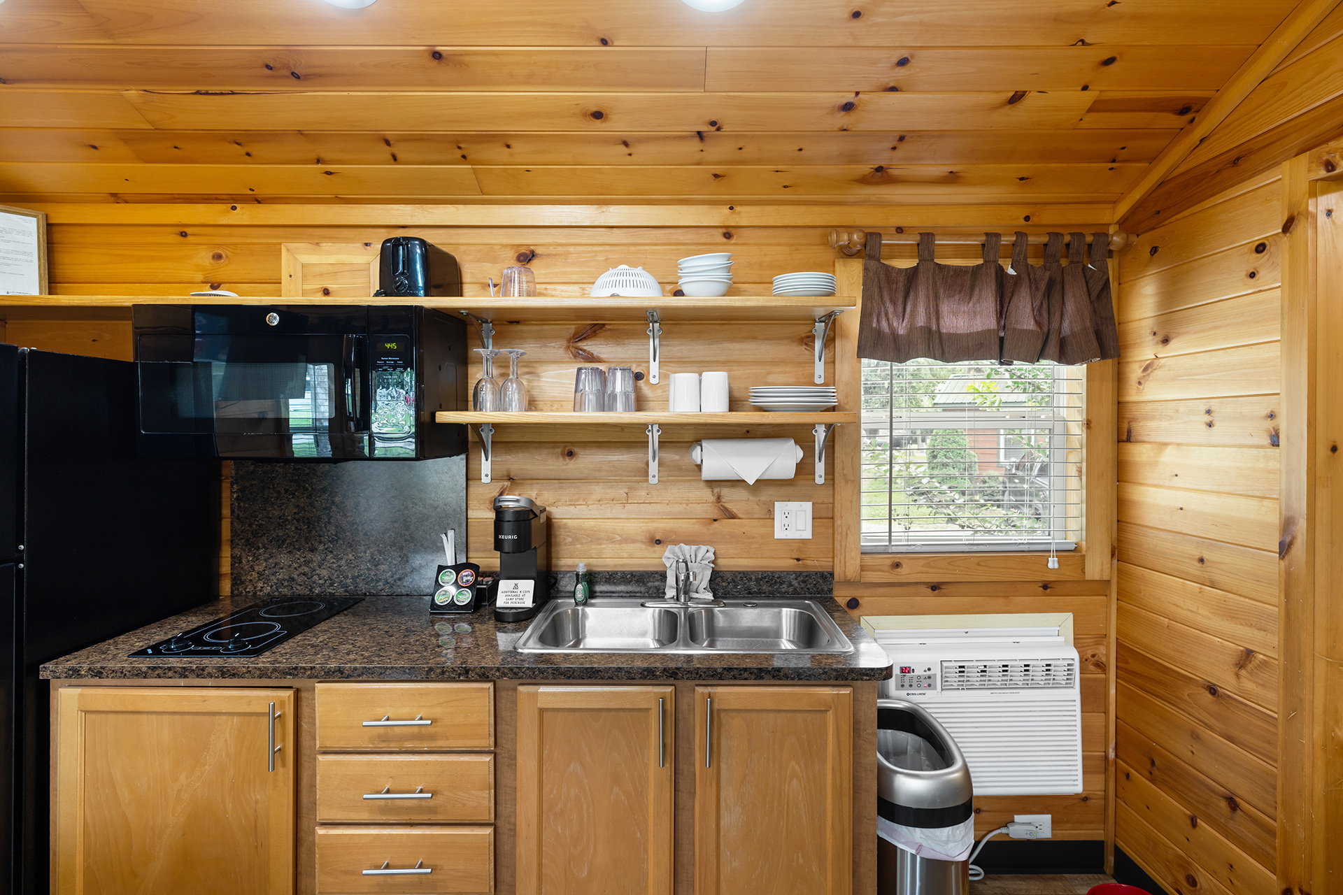 R23 - Deluxe Cabin, 2 Room (Full Bath & Half Bath) – Sleeps 6