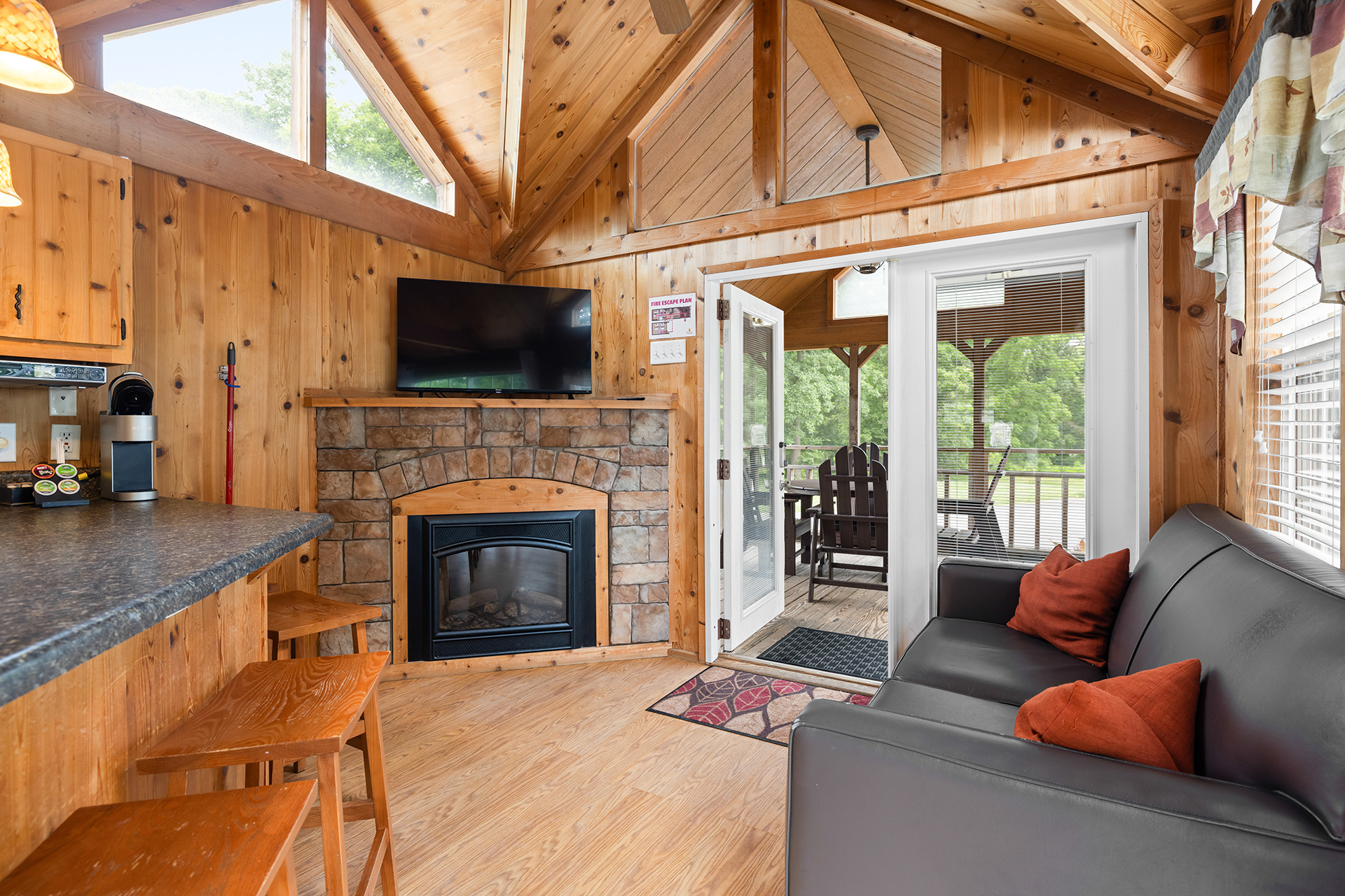 T01 - Deluxe Cabin, 1 Room with Loft (Full Bath with Shower) Accessible – Sleeps 6