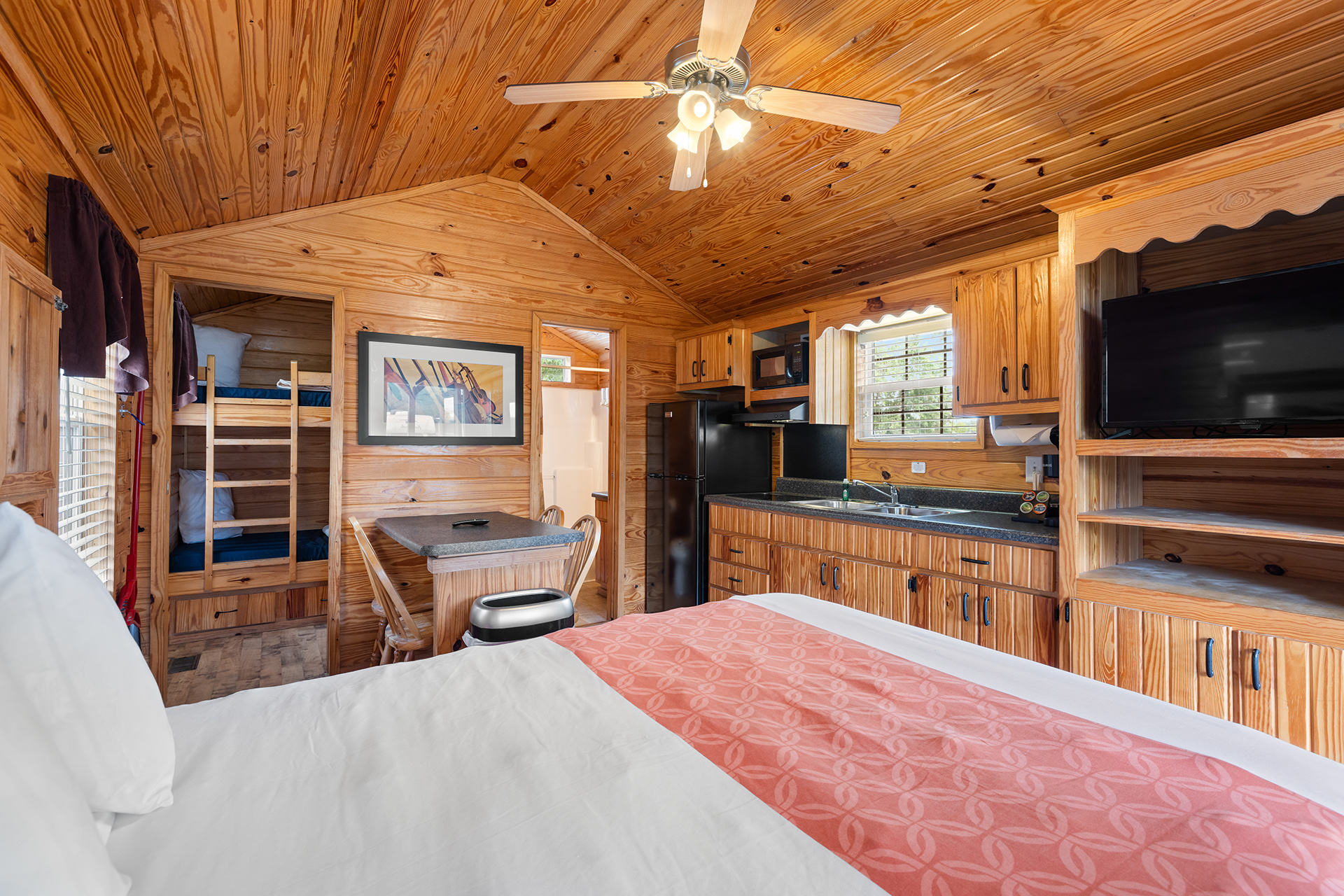 X11 - Deluxe Cabin, Studio with KOA Patio® (Full Bath with Tub & Shower) – Sleeps 4