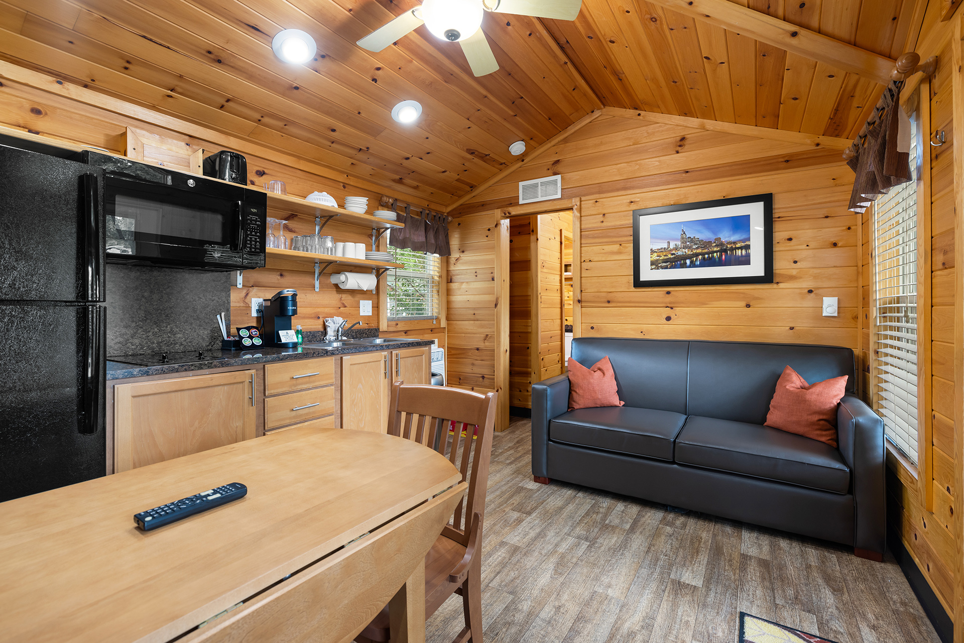 R23 - Deluxe Cabin, 2 Room (Full Bath & Half Bath) – Sleeps 6