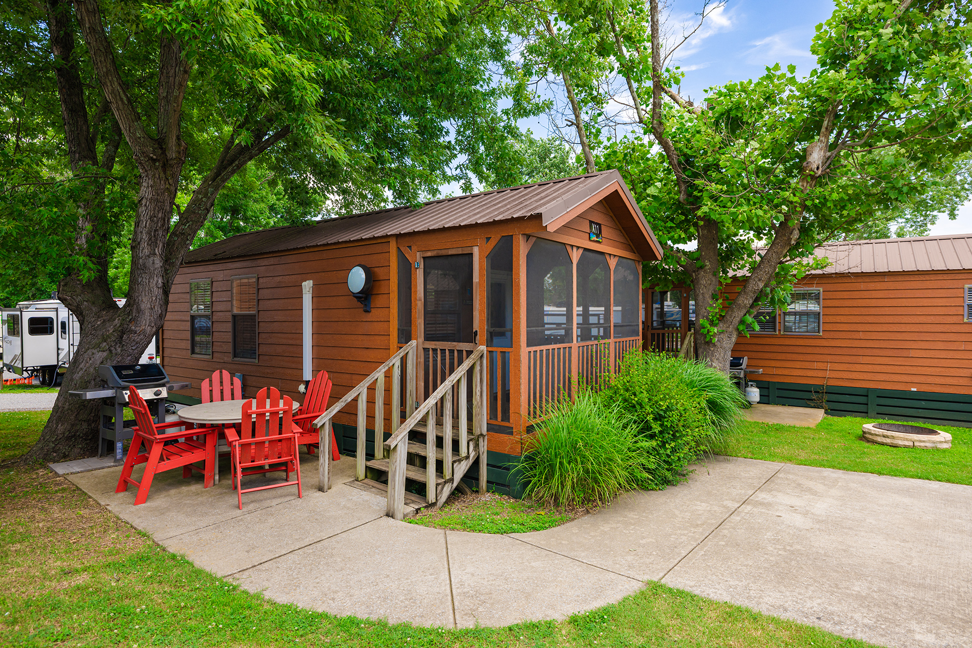 X11 - Deluxe Cabin, Studio with KOA Patio® (Full Bath with Tub & Shower) – Sleeps 4