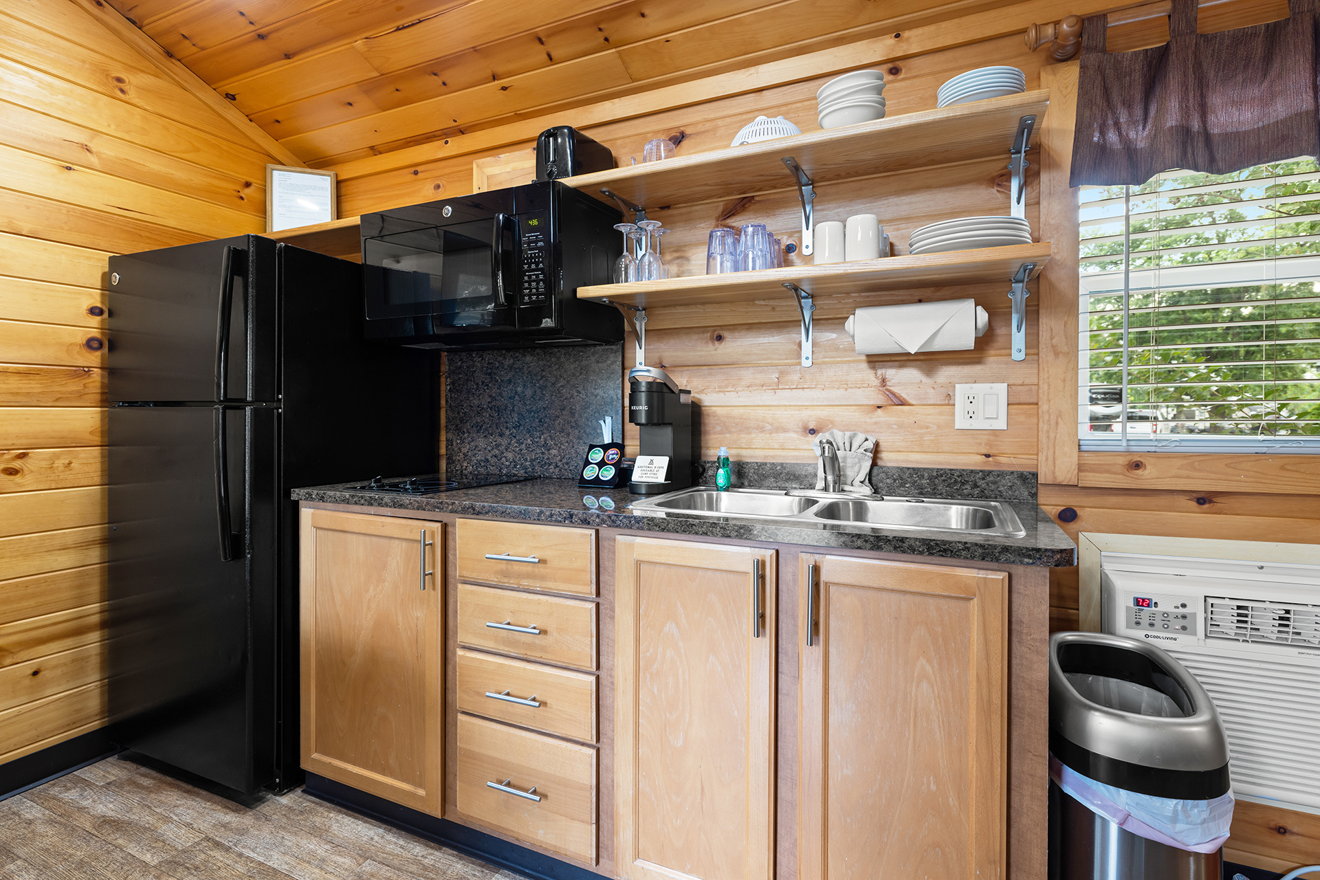 R23 - Deluxe Cabin, 2 Room (Full Bath & Half Bath) – Sleeps 6