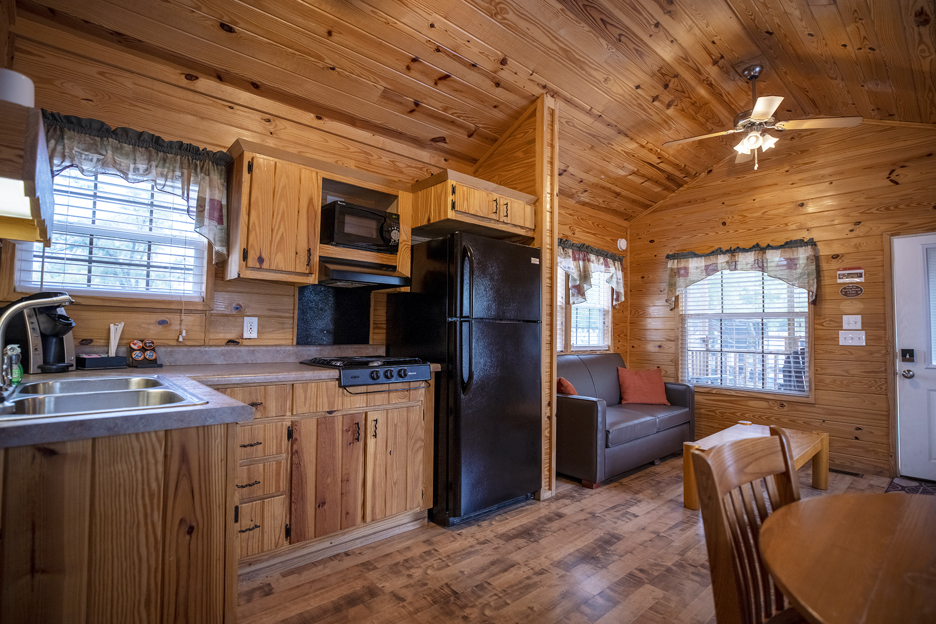 DC X10 (507) - Deluxe Cabin, 1 Room, Q+BB - Sleeps 6