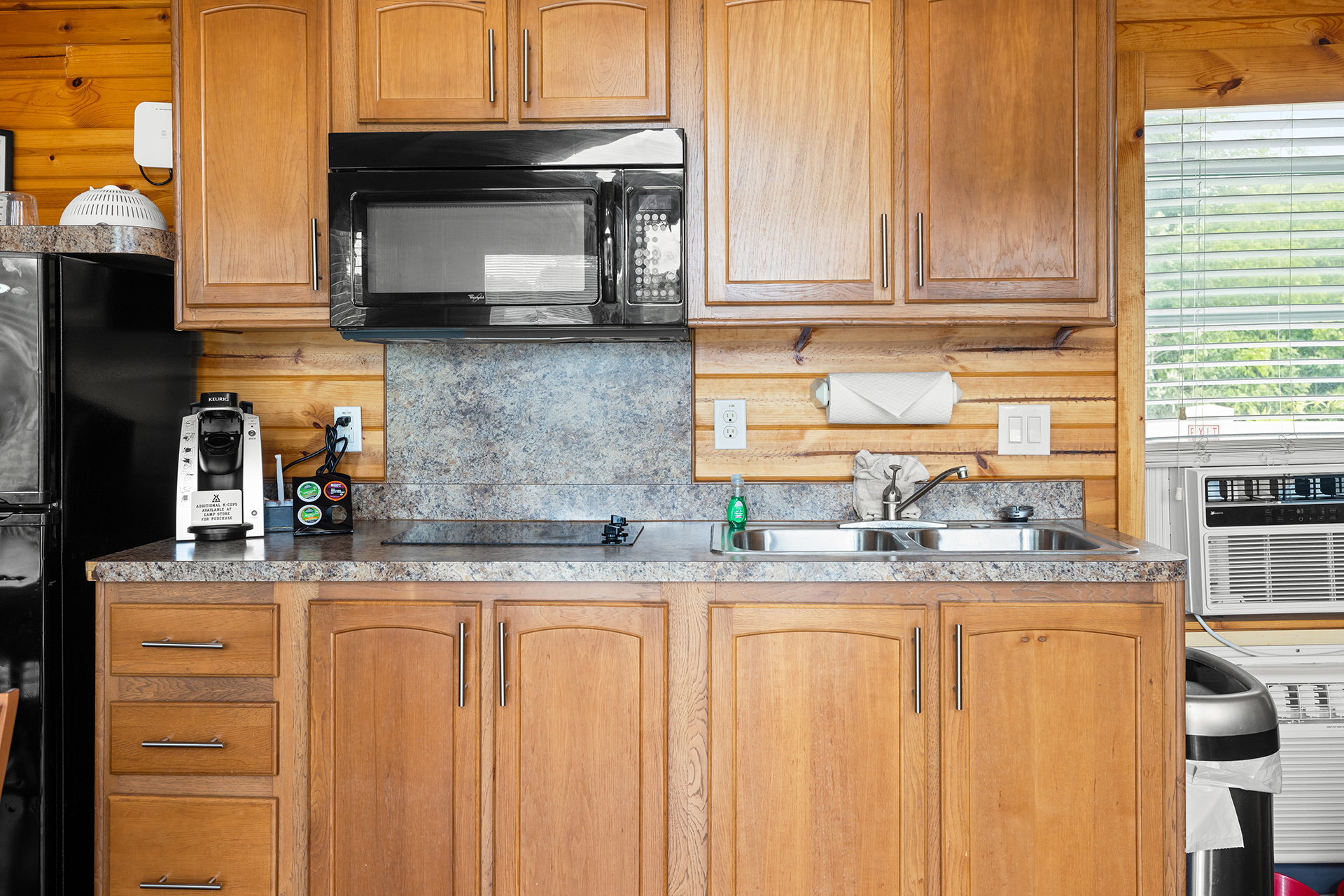 C27 - Deluxe Cabin, 2 Room (Full Bath with Tub & Shower) – Sleeps 8
