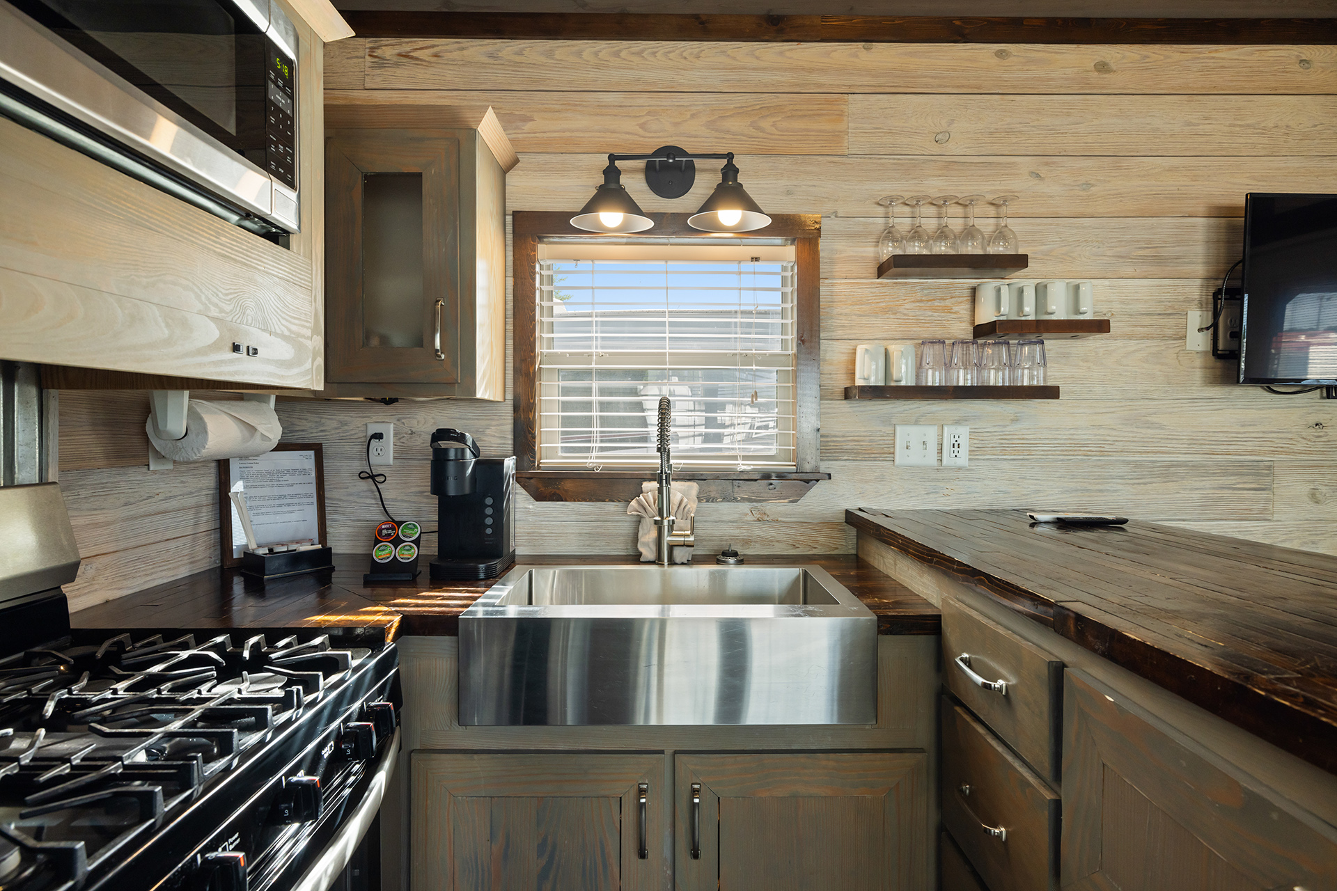 U37 - Deluxe Cabin, 1 Room with Triple Bunk and KOA Paw Pen (Full Bath with Shower) - Sleeps 7