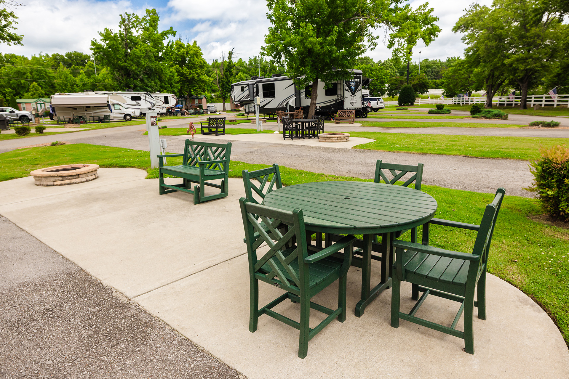M04_Pull-Thru 50/30 AMPS FHU KOA Patio®