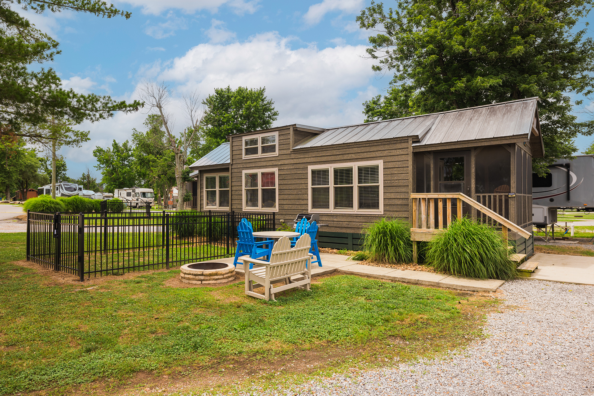U37 - Deluxe Cabin, 1 Room with Triple Bunk and KOA Paw Pen (Full Bath with Shower) - Sleeps 7