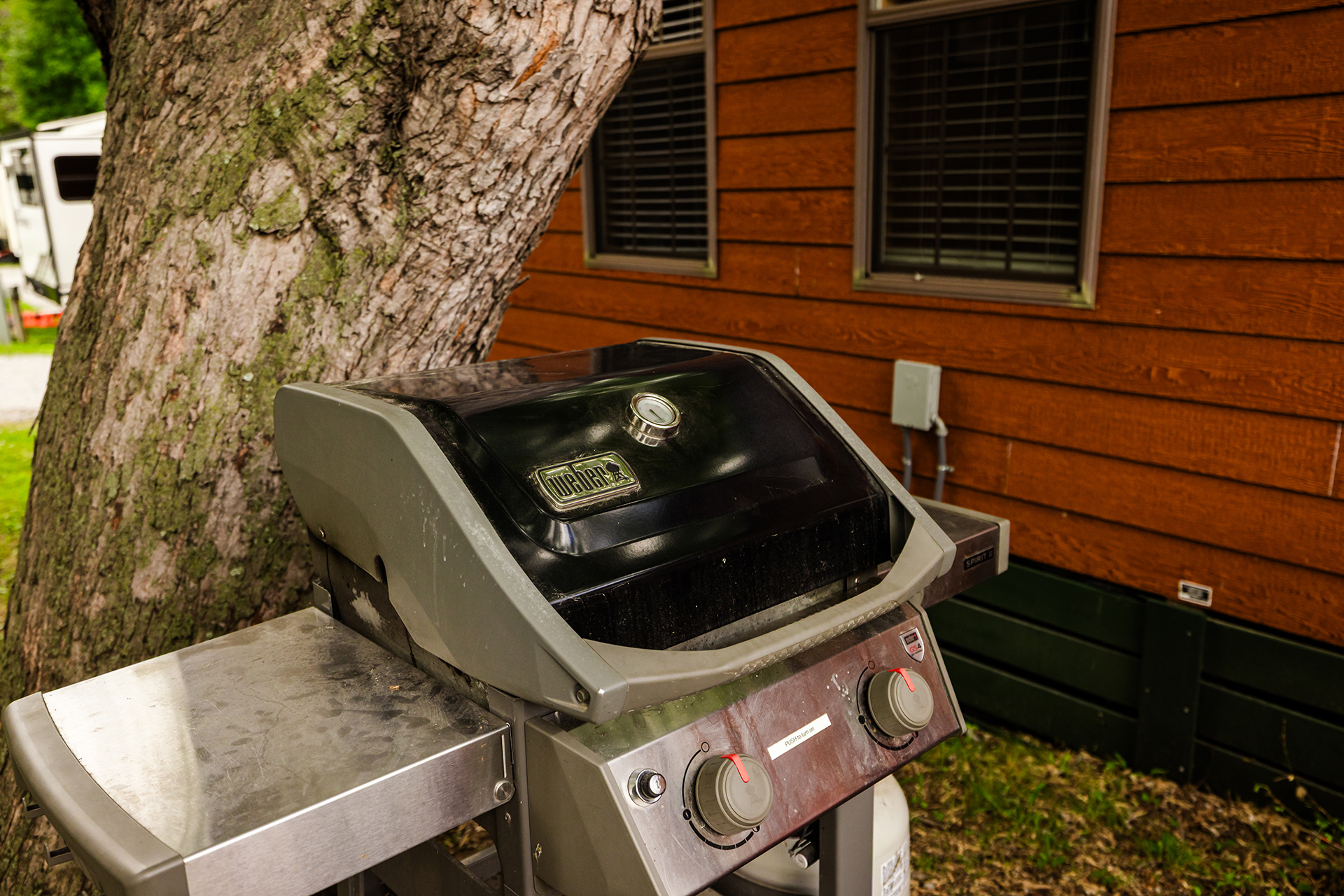 X11 - Deluxe Cabin, Studio with KOA Patio® (Full Bath with Tub & Shower) – Sleeps 4