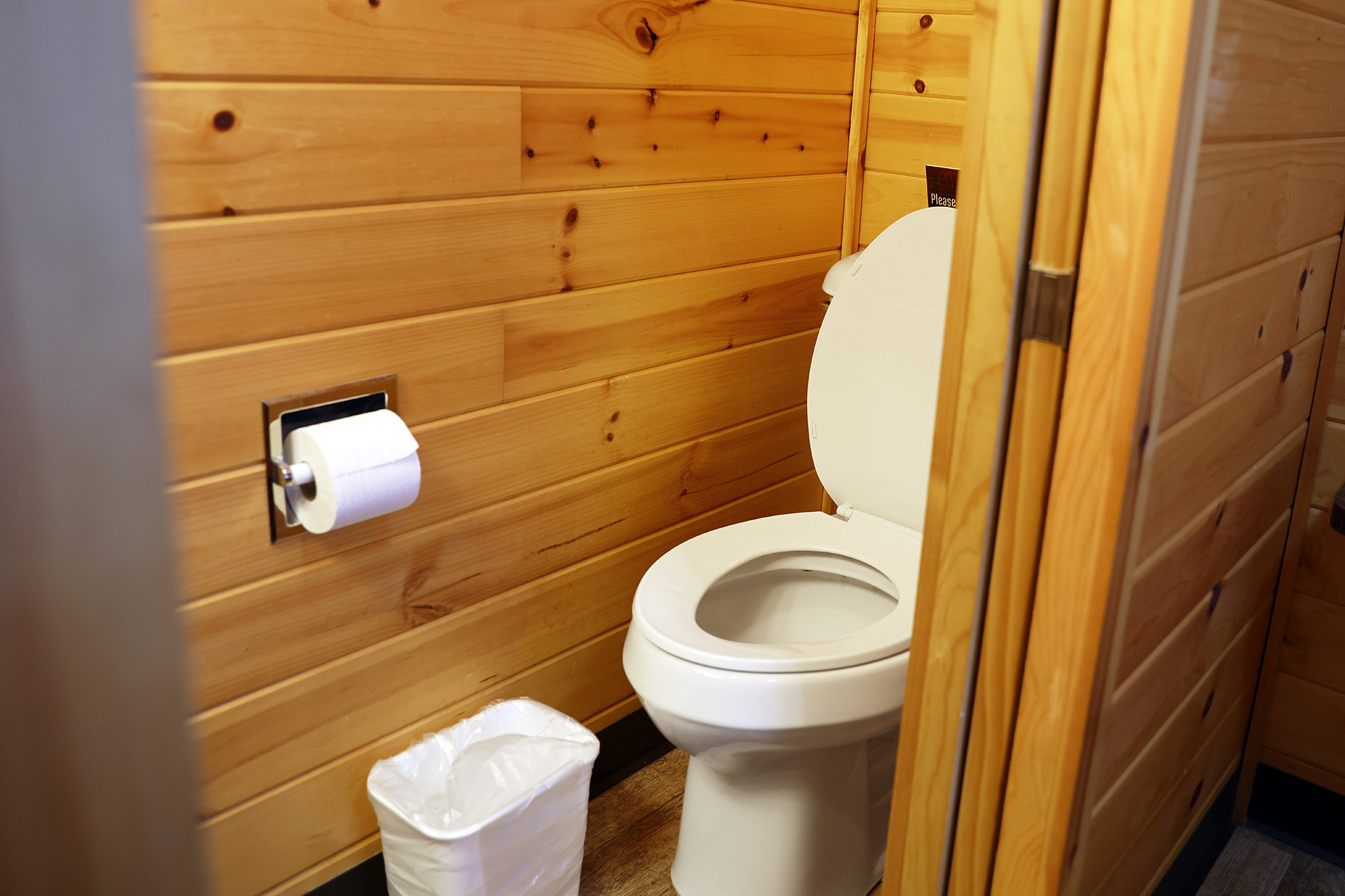 DC R2 - Deluxe Cabin, 2RM, 2Q - Sleeps 6