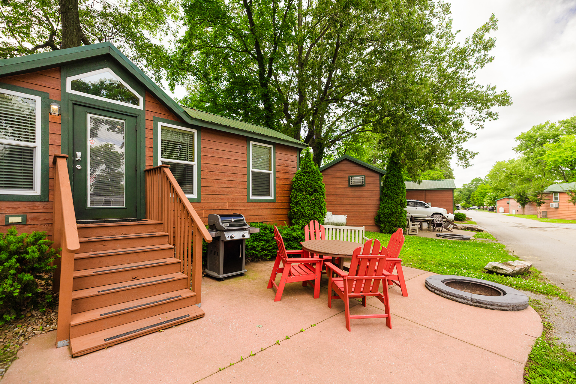 R06 - Deluxe Cabin, 2 Room (Full Bath with Tub & Shower) – Sleeps 8