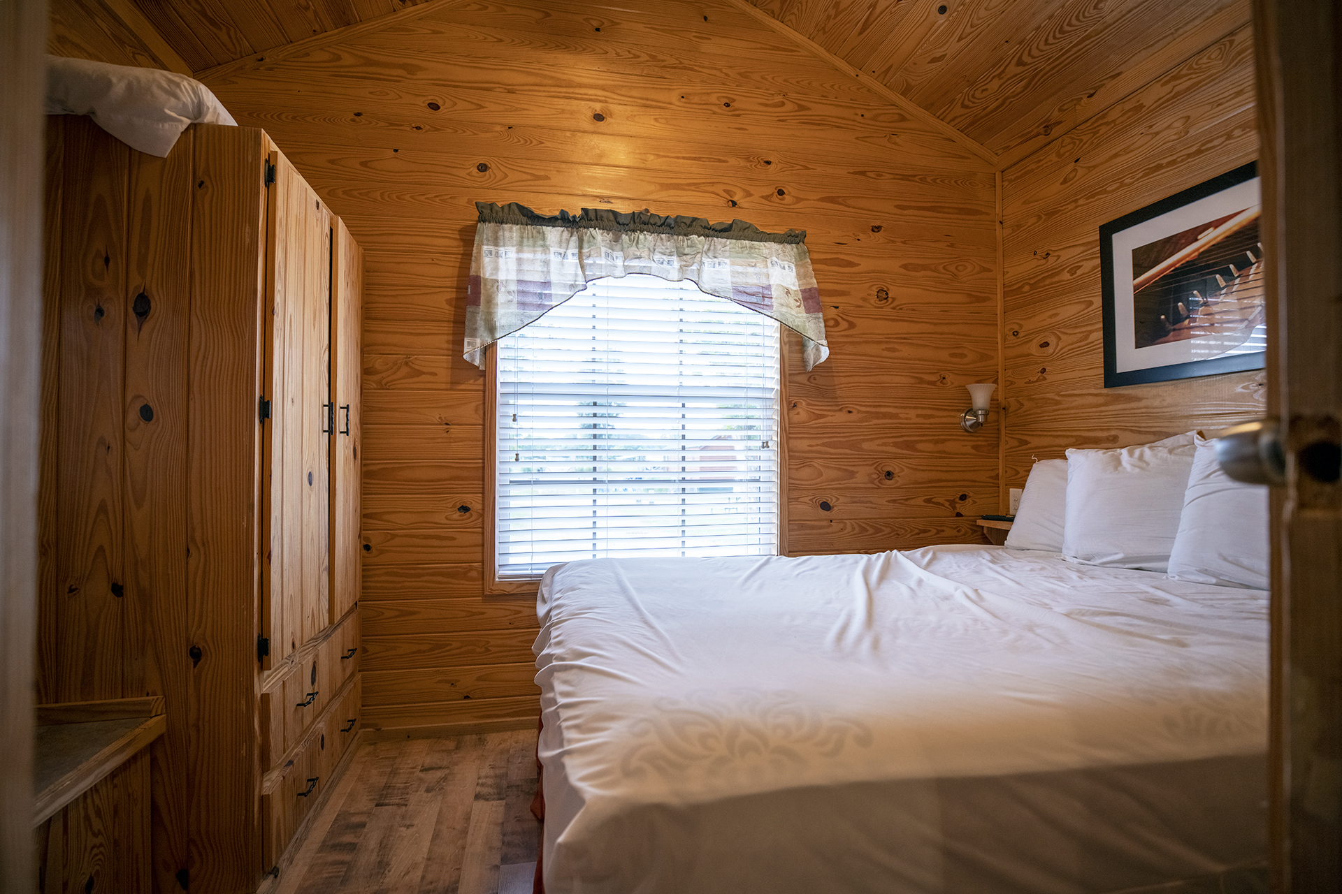 DC X10 (507) - Deluxe Cabin, 1 Room, Q+BB - Sleeps 6