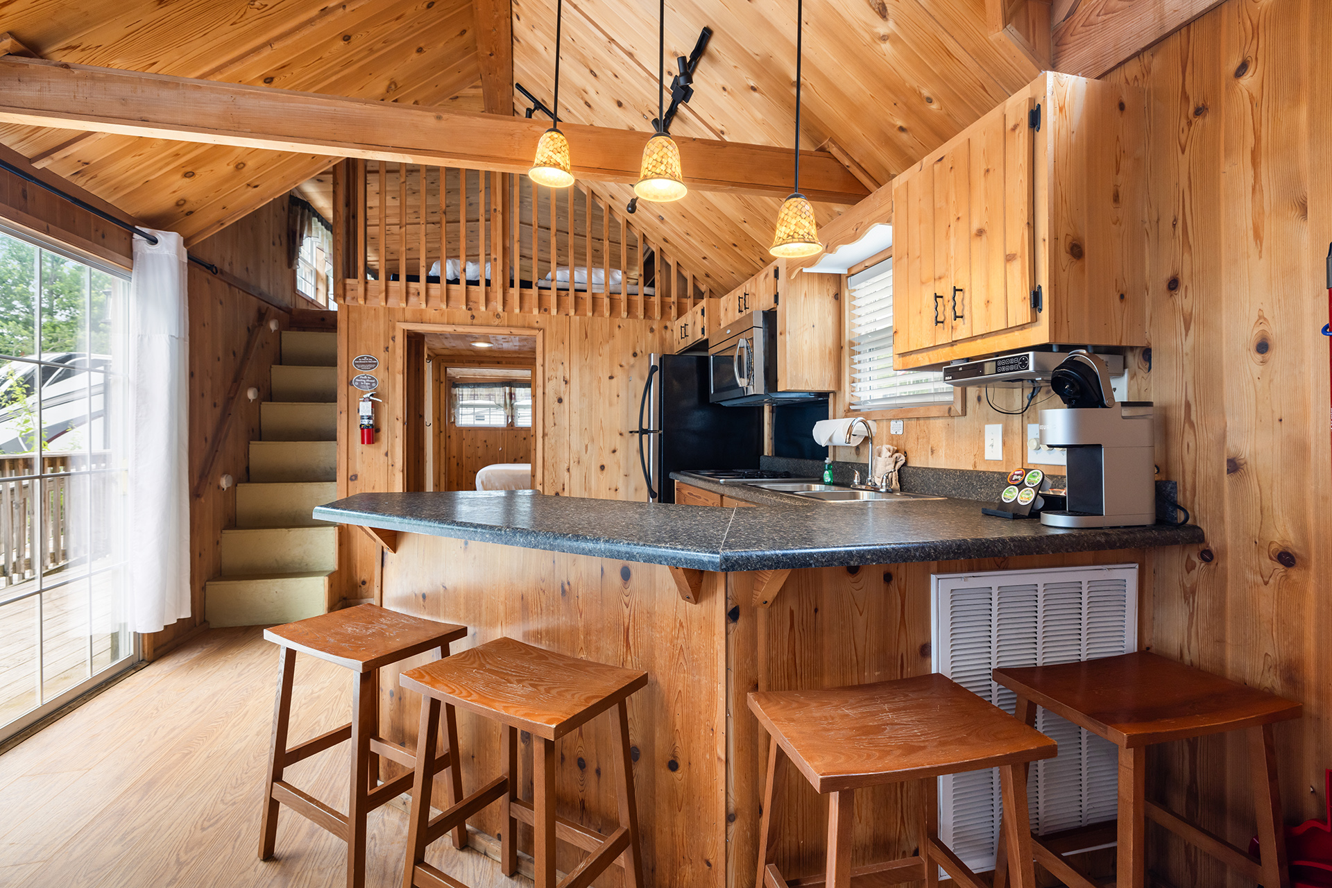 T01 - Deluxe Cabin, 1 Room with Loft (Full Bath with Shower) Accessible – Sleeps 6