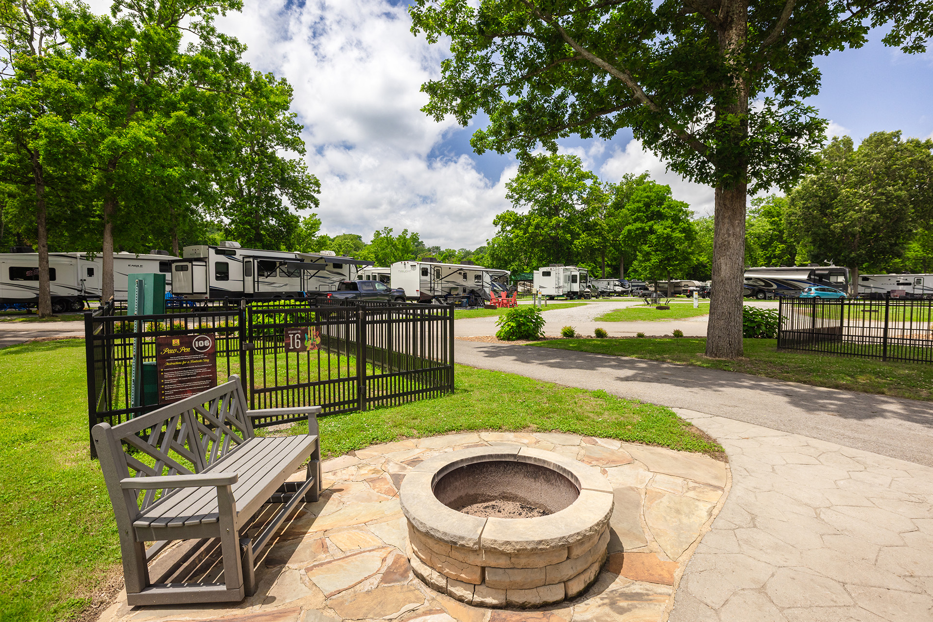 I06_Pull-Thru 50/30 AMPS FHU KOA Patio® with KOA Paw Pen?