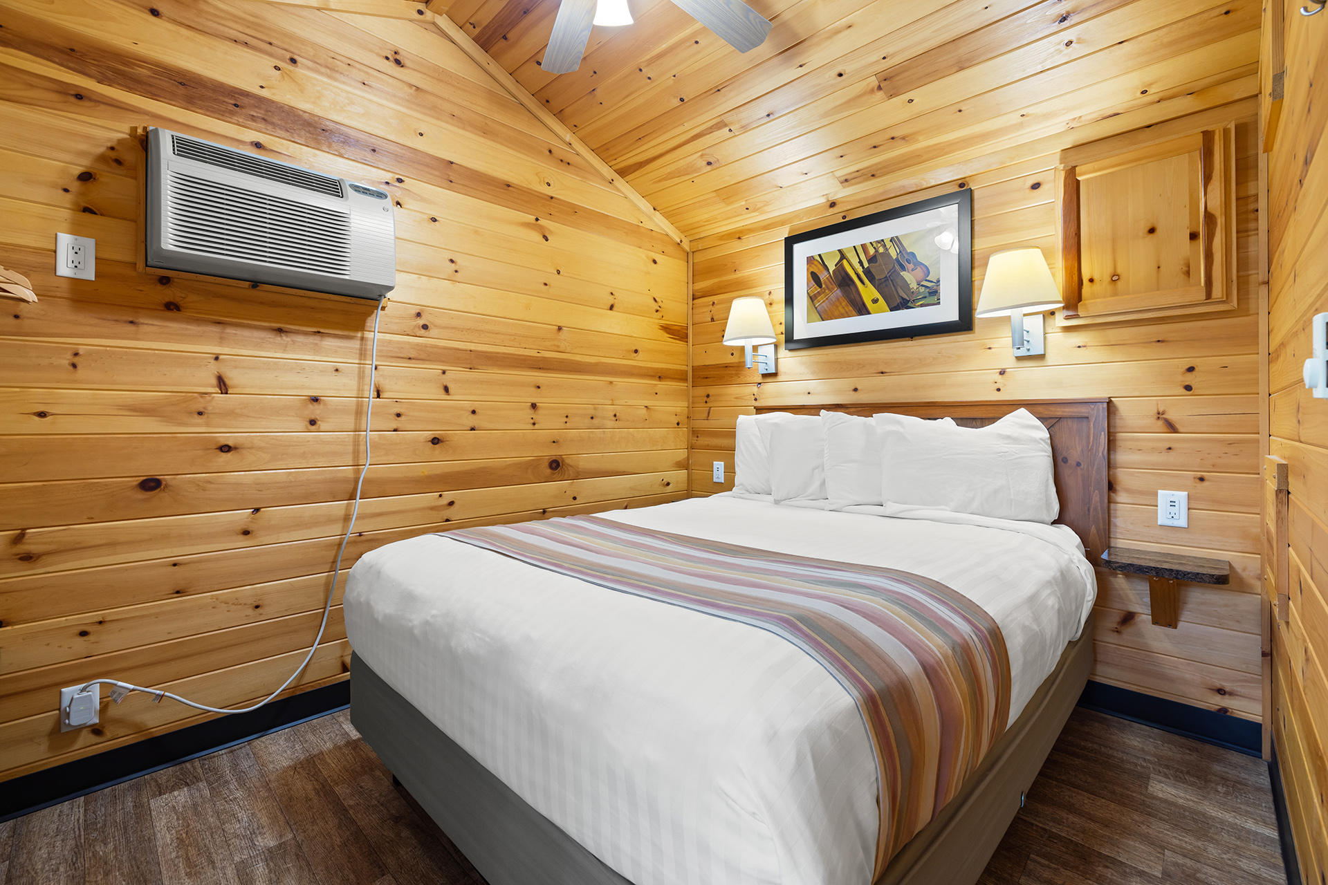 R23 - Deluxe Cabin, 2 Room (Full Bath & Half Bath) – Sleeps 6