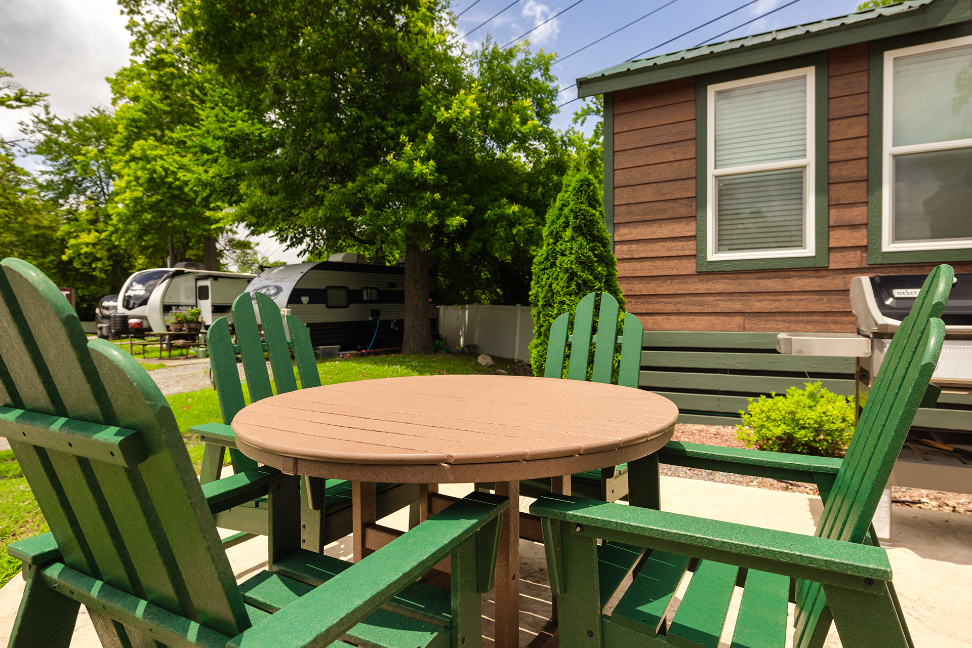 C23 - Deluxe Cabin, Studio with KOA Patio® (Full Bath with Tub & Shower) – Sleeps 4