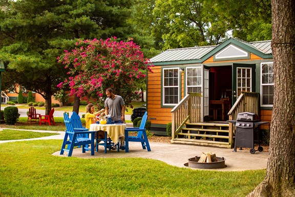 Deluxe Cabin, 2 Room (Full Bath with Tub & Shower) – Sleeps 6