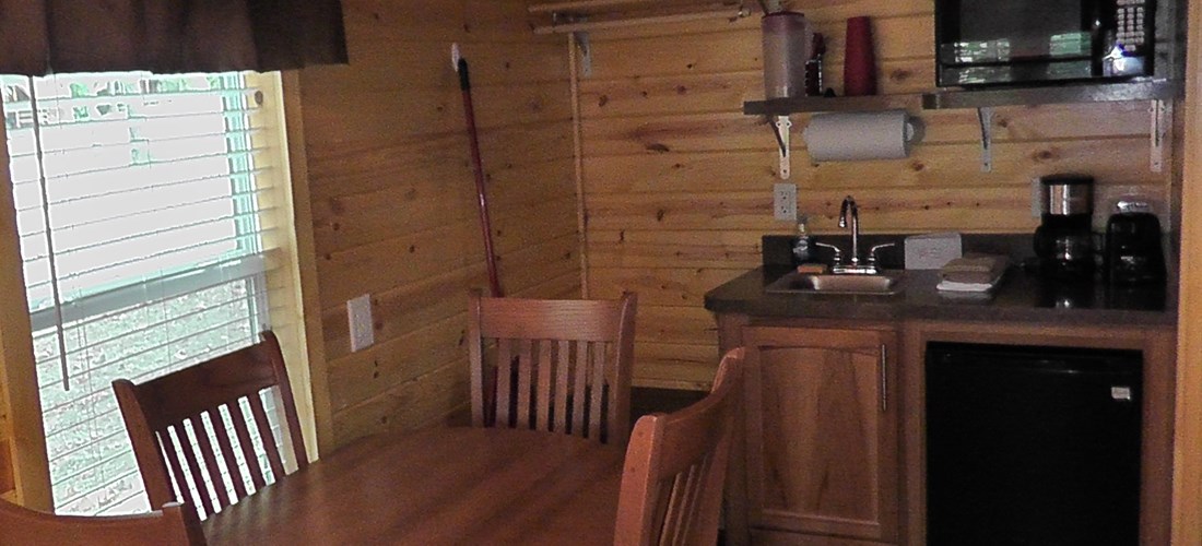 Deluxe Cabin (Studio) Dining/kitchenette