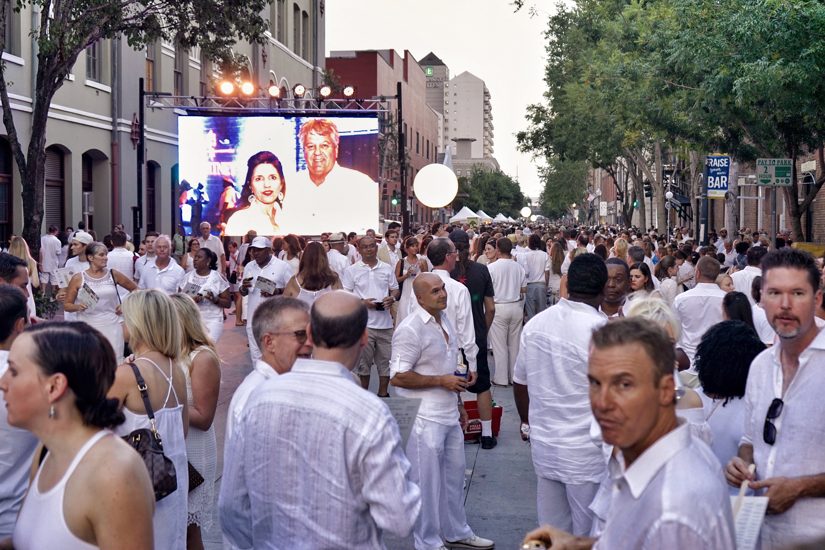 32nd Annual White Linen Night Photo