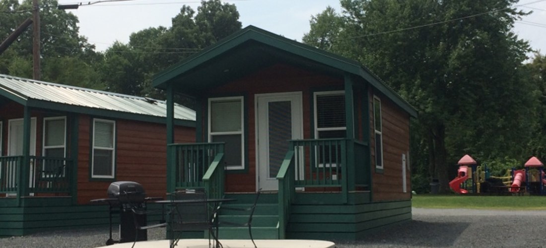 Waterfront Studio Cabins. Grill Provided. Sleeps 4.