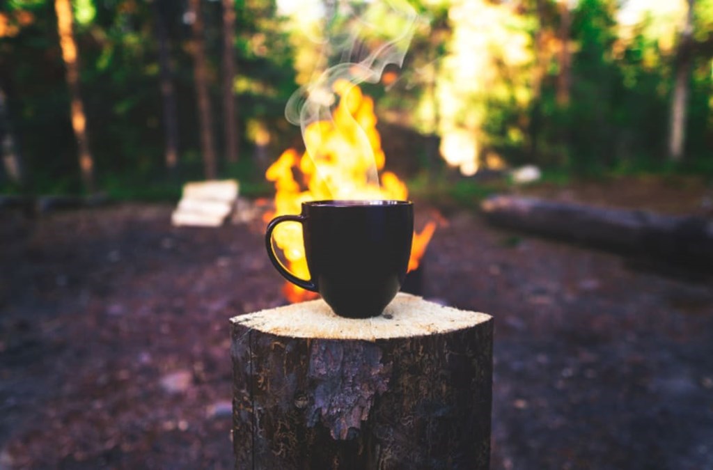 8 Hot Beverages to Make Over a Campfire to Stay Warm