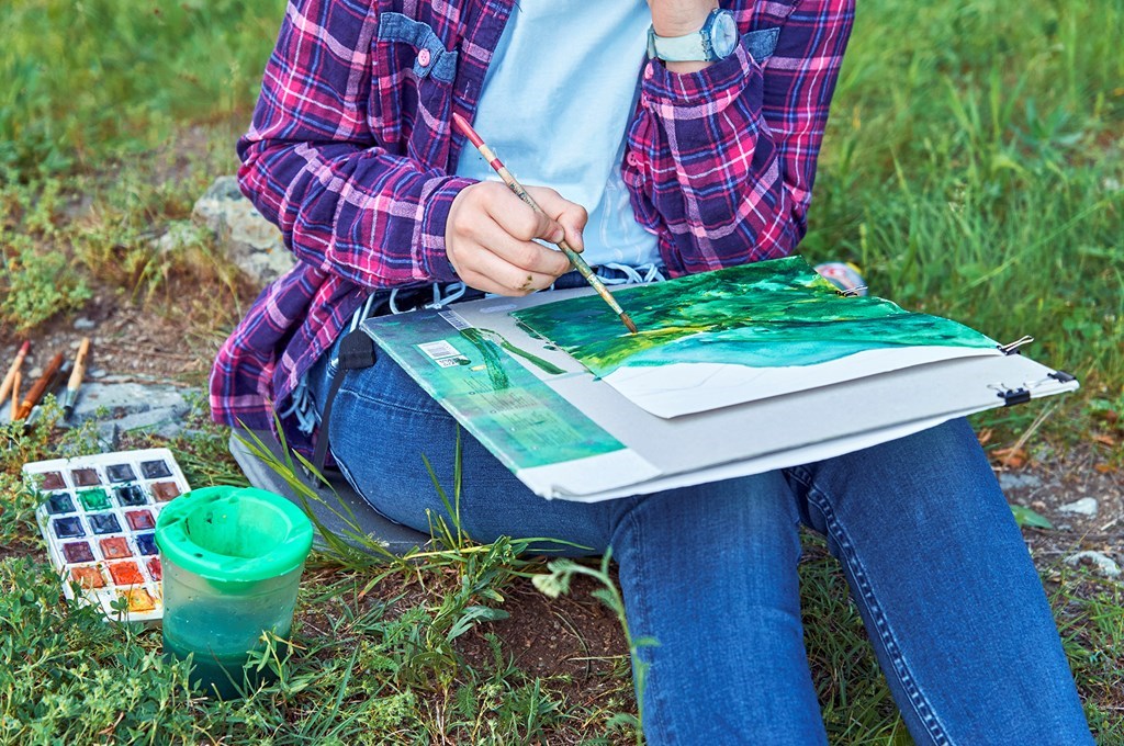 8 Arts & Crafts That Are Perfect for Camping