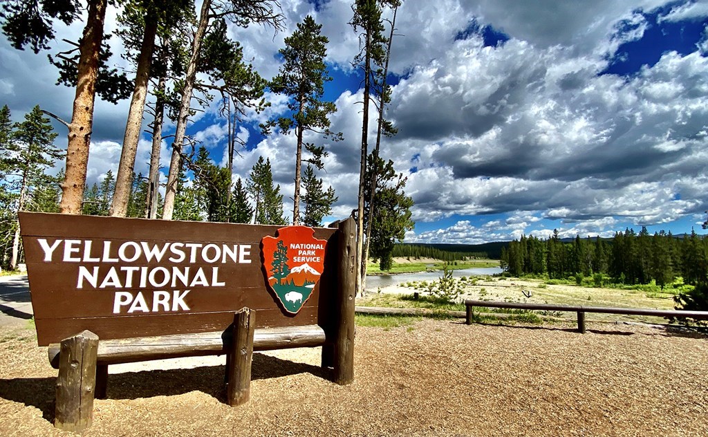 Heading to Yellowstone? Here are 9 Attractions to See Along