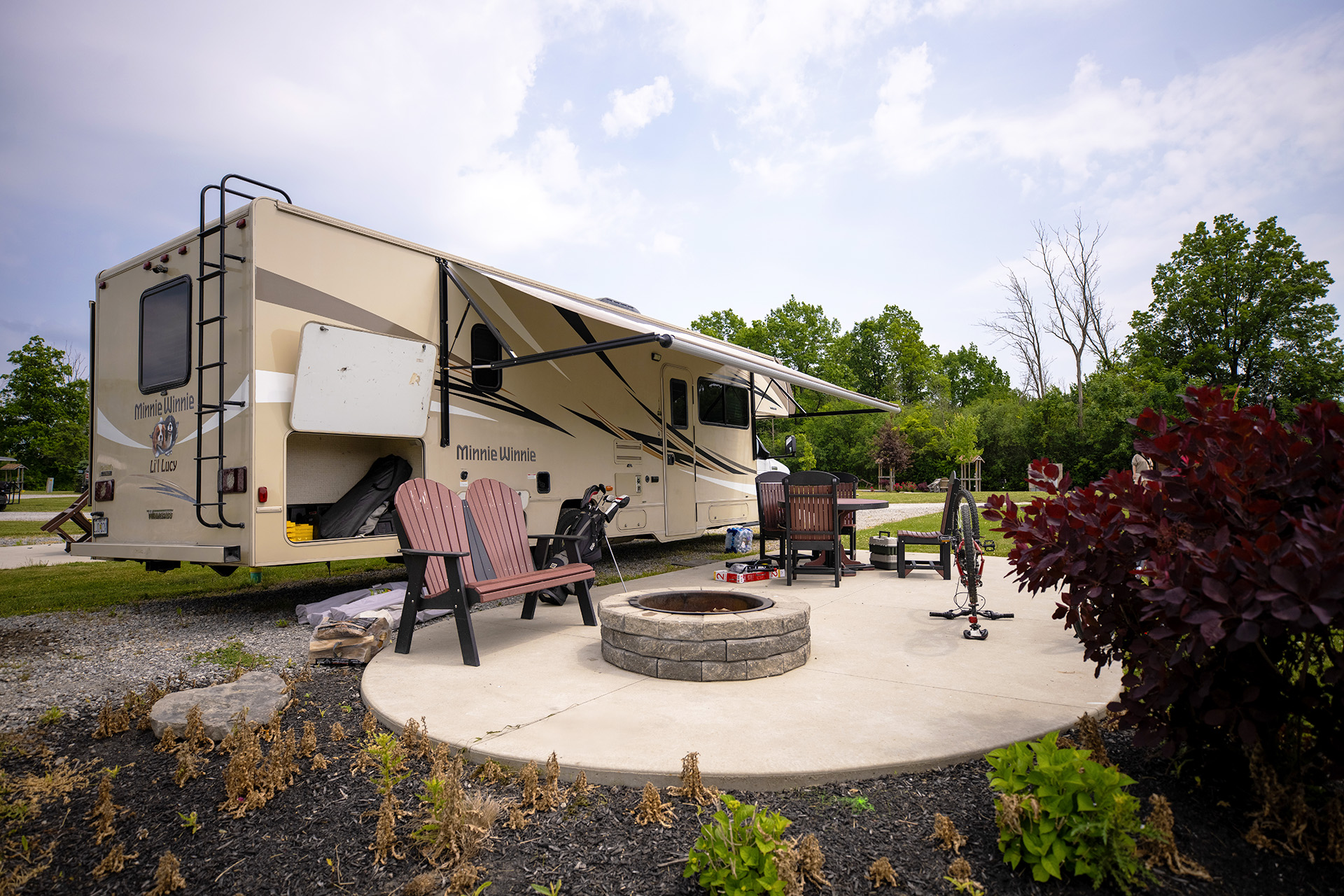 RV - C33, Back-In 50/30 AMPS FHU KOA Patio®, Pond