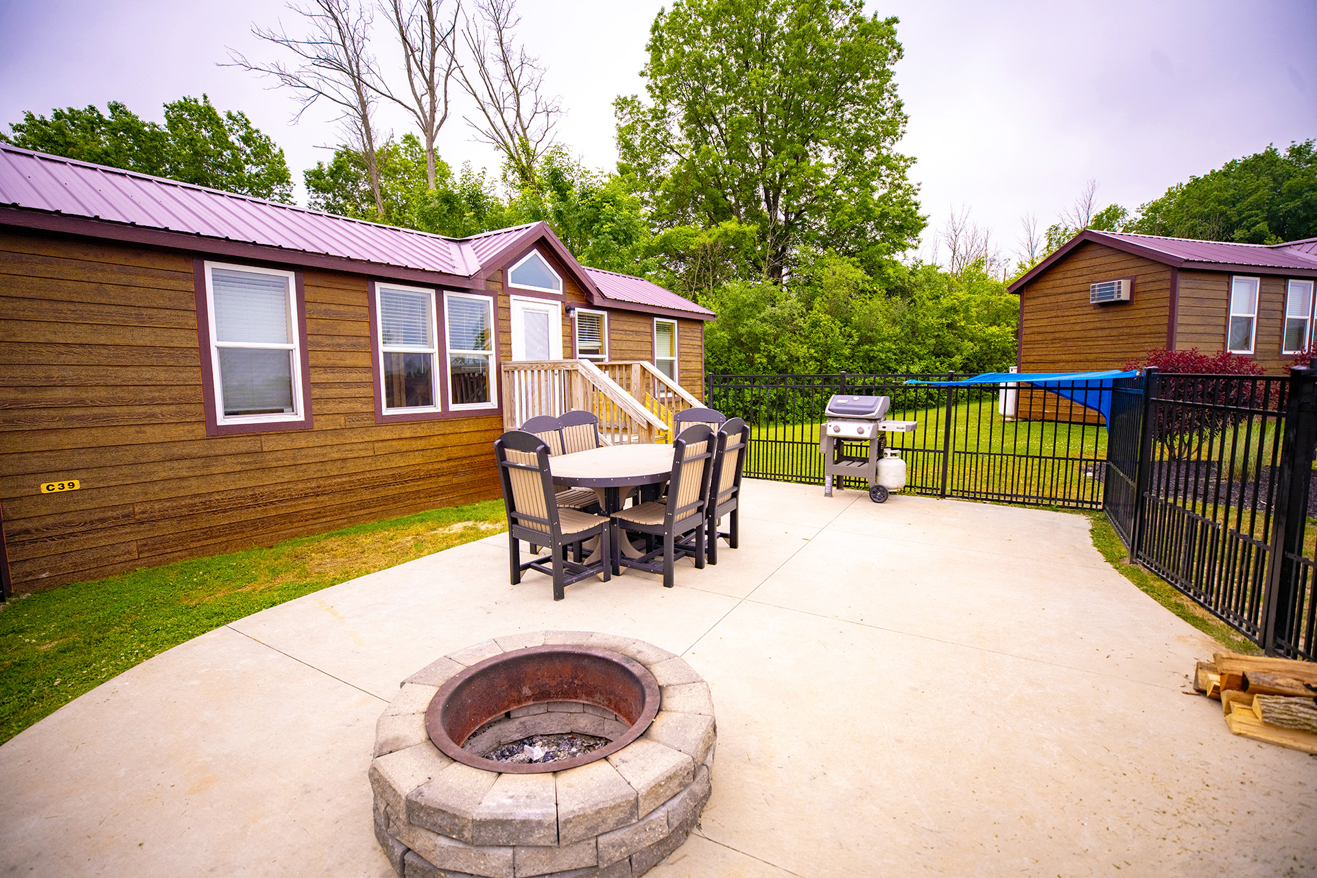 Deluxe Cabin, 2 Room with KOA Paw Pen (Full Bath with Tub & Shower) - Sleeps 8