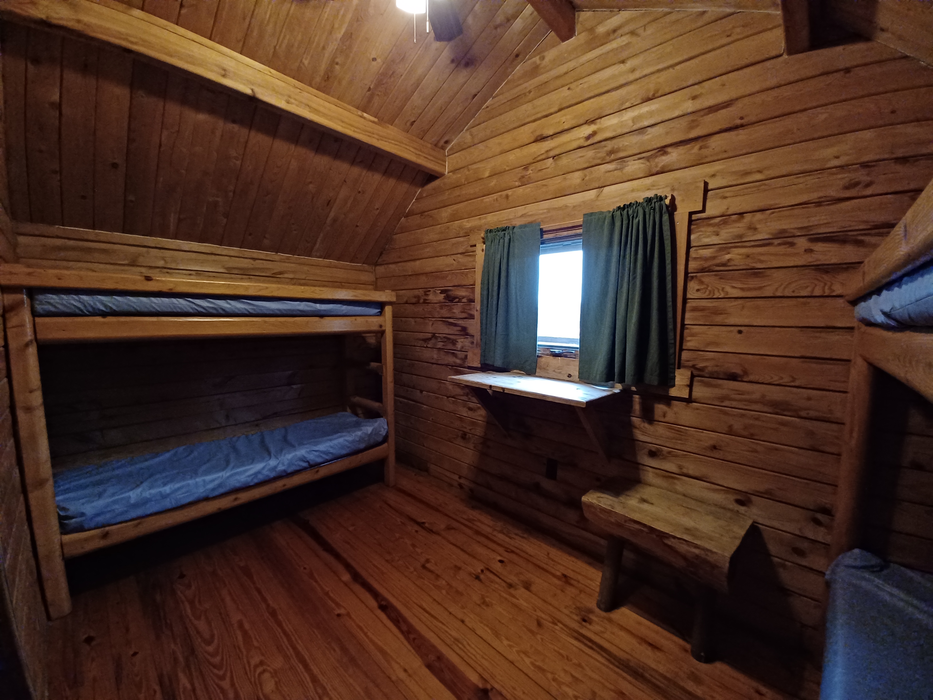 Bunk Room-2Room Cabin on Pond